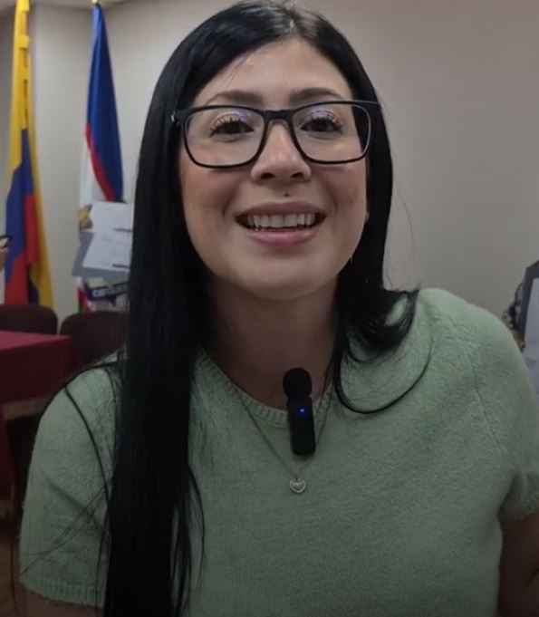 Estefanía Gallego Duque, participante de Formación T, sonriendo a la cámara