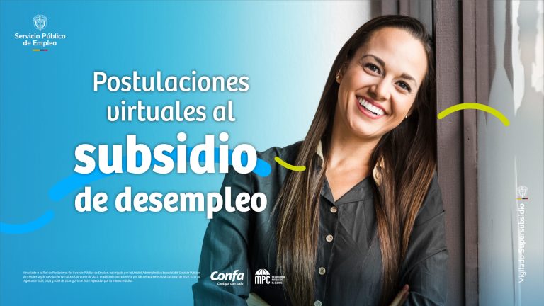 Mujer sonrié porque tiene empleo