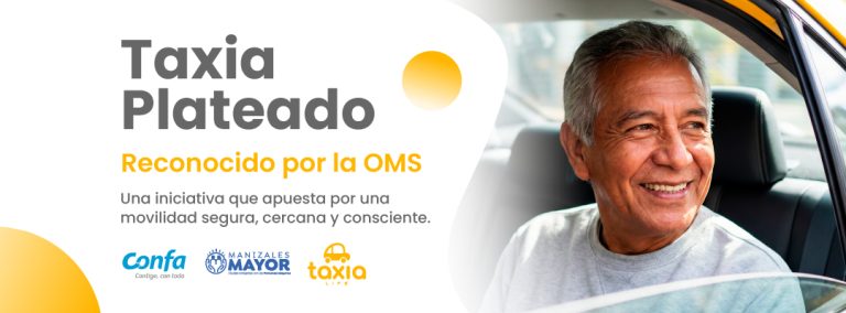 Hombre mayor sonrie tranquilo