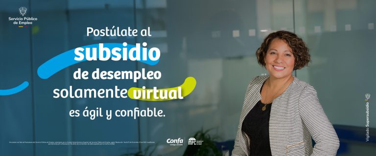 Mujer sonrie, se postuló al subsidio de desempleo