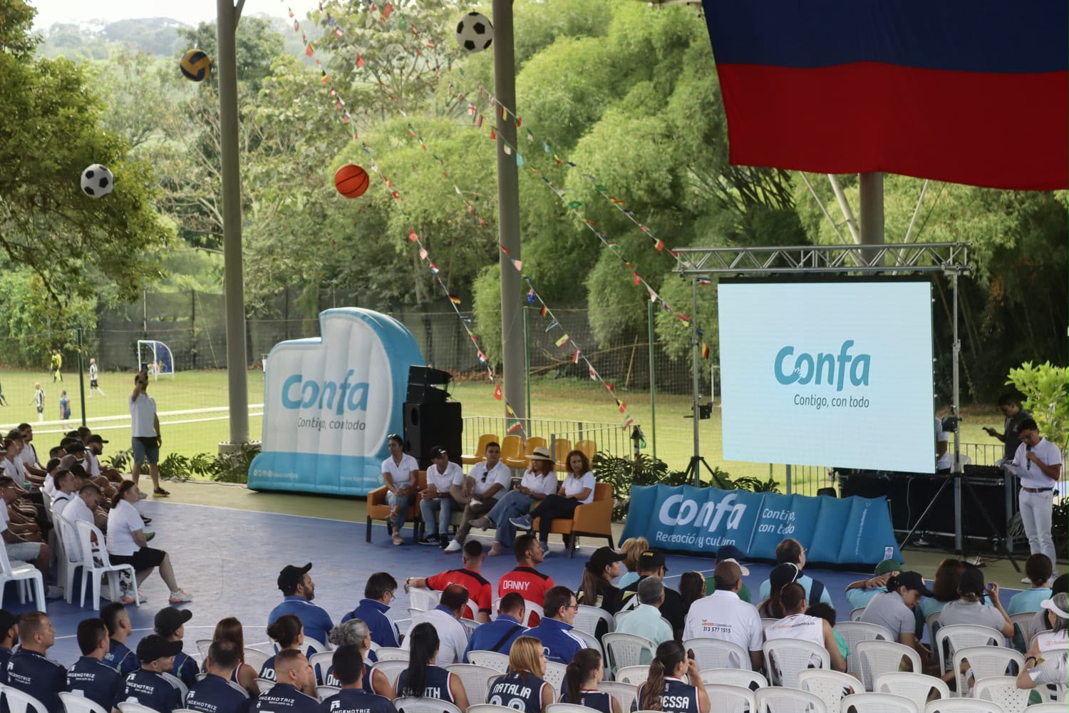 Personas en evento de Inauguración de los Juegos
