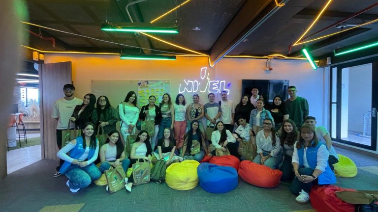 j&oacute;venes de qu&eacute; nivel felices por el taller