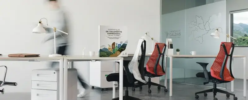 Sala de reuniones para el portafolio empresarial de Confa