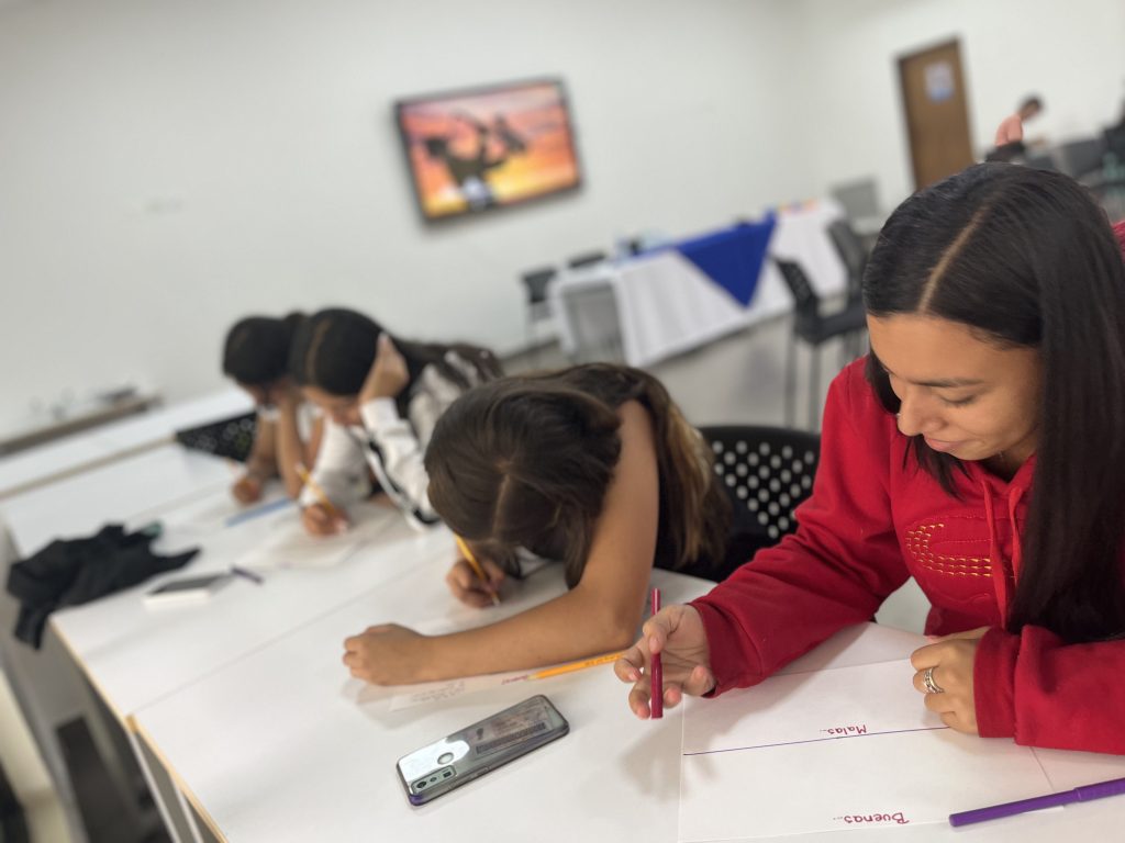 Jóvenes en actividades de juego y construcción de proyecto de vida